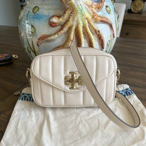 NEW TORY BURCH Kira Quilted Camera Crossbody Bag In Brie